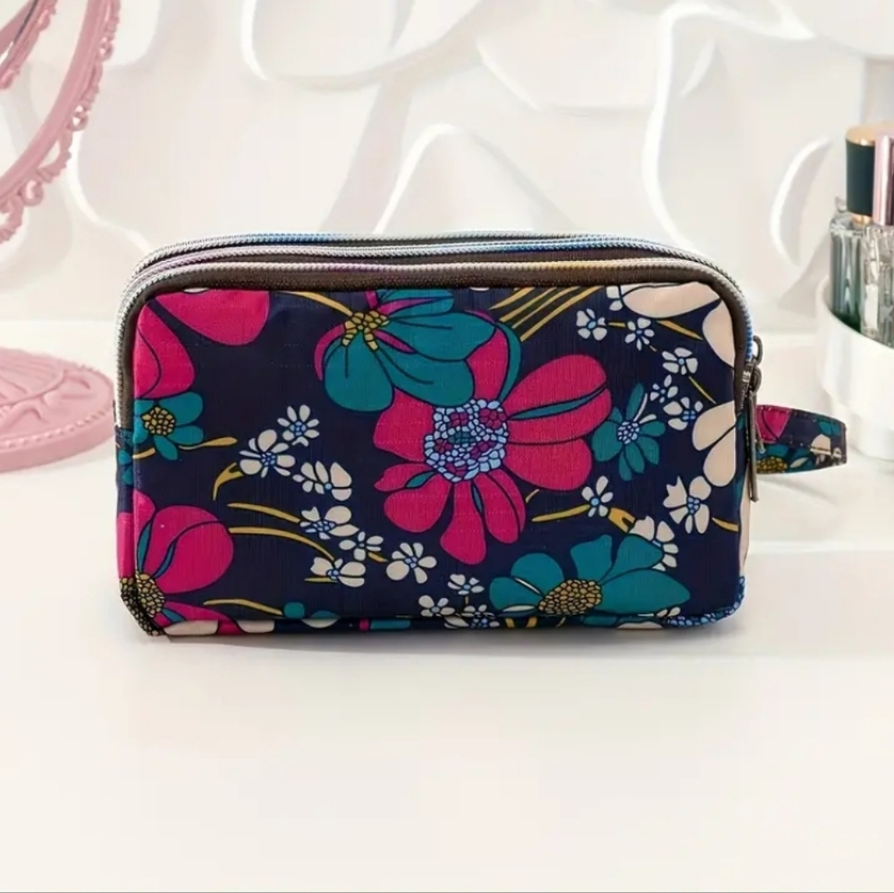 BUYERS GIVAWAY! 🎁 Floral 3 Zip Wallet/Cosmetic Bag Wristlet. NEW!